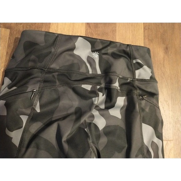ATHLETA EUC Camo Contender 7/8 Leggings Black Gray Sz SMALL 283284-00 Zip Pocket - Picture 6 of 6